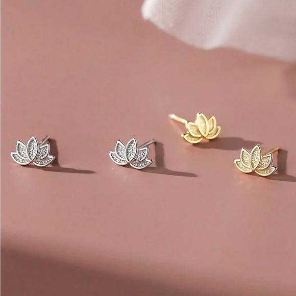 Luxe 925 sterling silver Blossom Studs Earrings - Picture 4 of 8